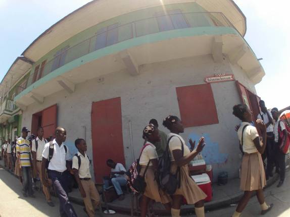 Dirigindo pelas ruas de Cap-Haitien, a segunda maior cidade do Haiti